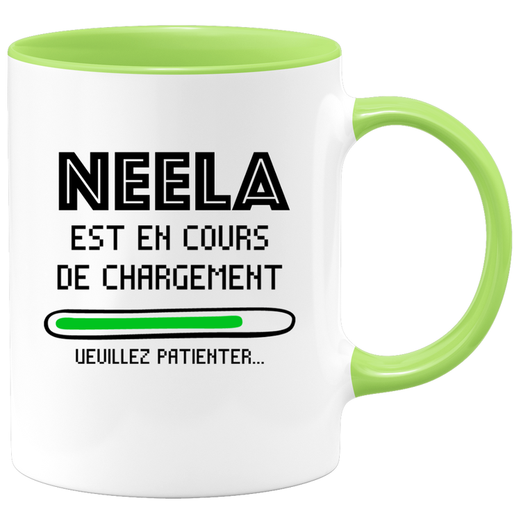 quotedazur - Mug Neela Est En Cours De Chargement Veuillez Patienter - Cadeau Neela Prénom Femme Personnalisé - Cadeau Annniversaire Noël Adolescent Collègue