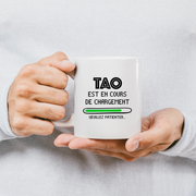 quotedazur - Mug Tao Est En Cours De Chargement Veuillez Patienter - Cadeau Tao Prénom Homme Personnalisé - Cadeau Annniversaire Noël Adolescent Collègue