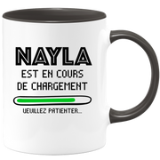 quotedazur - Mug Nayla Est En Cours De Chargement Veuillez Patienter - Cadeau Nayla Prénom Femme Personnalisé - Cadeau Annniversaire Noël Adolescent Collègue