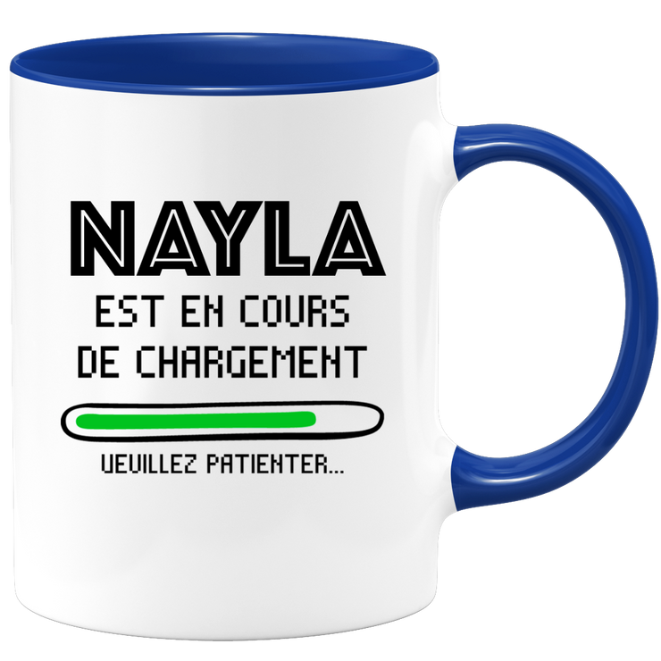 quotedazur - Mug Nayla Est En Cours De Chargement Veuillez Patienter - Cadeau Nayla Prénom Femme Personnalisé - Cadeau Annniversaire Noël Adolescent Collègue