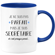 quotedazur - Mug Je Ne Suis Pas Parfait Mais Je Suis Secretaire  - Cadeau Humour Métier Travail - Idée Cadeau Pot De Départ Chef Mutation - Tasse Cadeau Retraite Noël Au Bureau