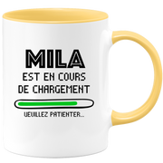 quotedazur - Mug Mila Est En Cours De Chargement Veuillez Patienter - Cadeau Mila Prénom Femme Personnalisé - Cadeau Annniversaire Noël Adolescent Collègue