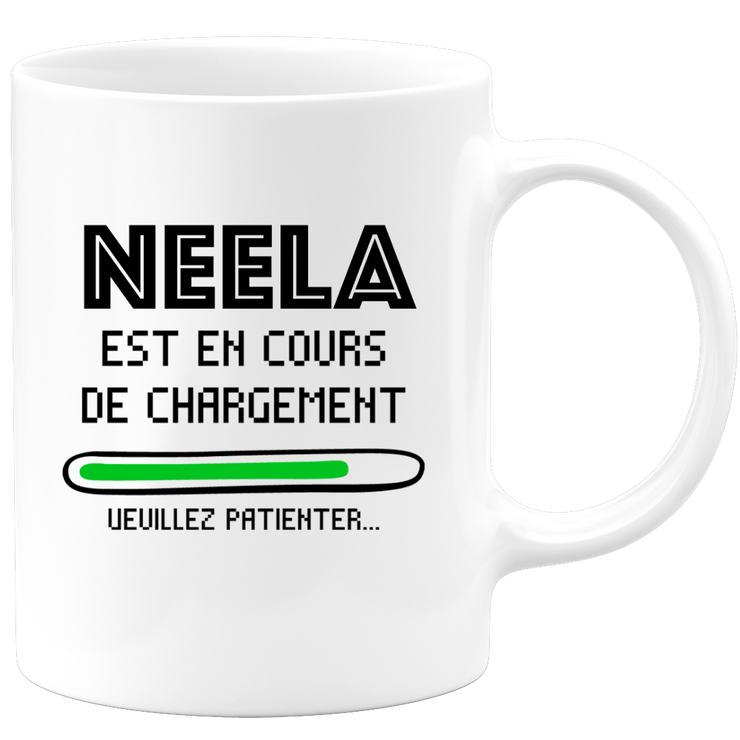 quotedazur - Mug Neela Est En Cours De Chargement Veuillez Patienter - Cadeau Neela Prénom Femme Personnalisé - Cadeau Annniversaire Noël Adolescent Collègue