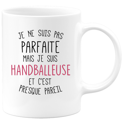 quotedazur - Mug Je Ne Suis Pas Parfaite Mais Je Suis Handballeuse Et C'est Presque Pareil - Idée Cadeau Sport, Anniversaires, Noël