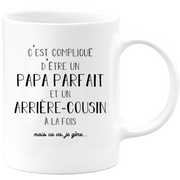 quotedazur - Mug C'est Compliqué D'Être Un Papa Parfait Et Un Arrière Cousin Mais Ça Va Je Gère - Idée Cadeau Humoristique Famille, Anniversaire, Noël