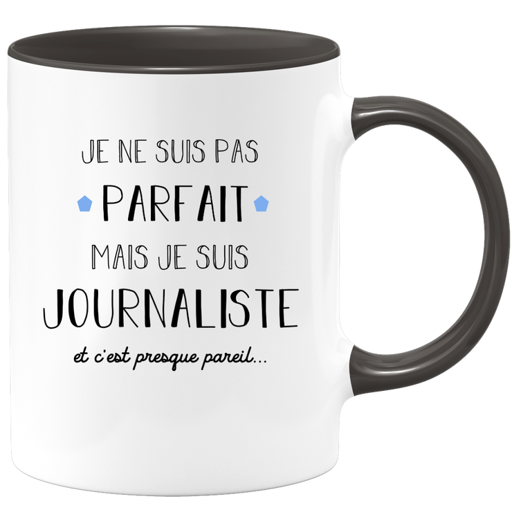 quotedazur - Mug Je Ne Suis Pas Parfait Mais Je Suis Journaliste  - Cadeau Humour Métier Travail - Idée Cadeau Pot De Départ Chef Mutation - Tasse Cadeau Retraite Noël Au Bureau