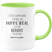 quotedazur - Mug Compliqué D'Être Un Homme Idéal Et Un Gendre  À La Fois Mais Ca Va Je Gère - Cadeau Humour Métier Travail - Idée Cadeau Pot De Départ Chef  - Tasse Cadeau Retraite Noël
