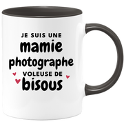 quotedazur - Mug Je Suis Une Mamie Photographe Voleuse De Bisous - Cadeau Fête Des Grand Mères Original - Idée Cadeau Pour Anniversaire Mémé Photographie - Cadeau Future Mamy Naissance