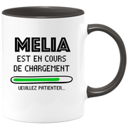 quotedazur - Mug Melia Est En Cours De Chargement Veuillez Patienter - Cadeau Melia Prénom Femme Personnalisé - Cadeau Annniversaire Noël Adolescent Collègue