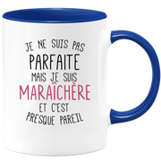 quotedazur - Mug Je Ne Suis Pas Parfaite Mais Je Suis Maraichere Et C'Est Presque Pareil - Cadeau Humour Métier Travail  - Idée Cadeau Maraichere Pot De Départ Cheffe  - Tasse Cadeau Noël