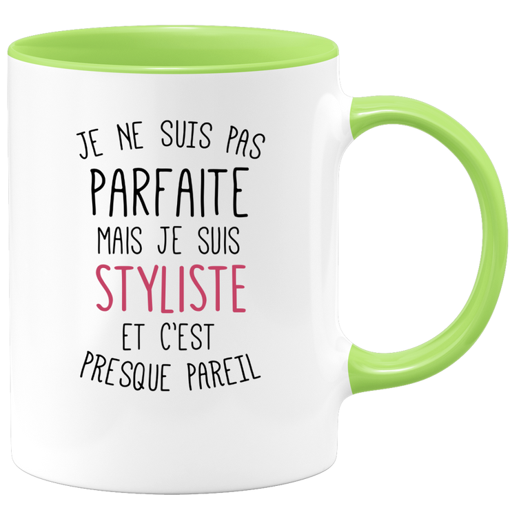 quotedazur - Mug Je Ne Suis Pas Parfaite Mais Je Suis Styliste Et C'est Presque Pareil - Cadeau Humour Métier Travail  - Idée Cadeau Styliste Pot De Départ Cheffe Mutation - Tasse Cadeau Noël Bureau