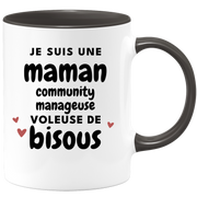quotedazur - Mug Je Suis Une Maman Community Manageuse Voleuse De Bisous - Cadeau Fête Des Mères Original - Idée Cadeau Pour Anniversaire Maman - Cadeau Pour Future Maman Naissance