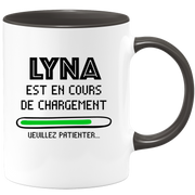 quotedazur - Mug Lyna Est En Cours De Chargement Veuillez Patienter - Cadeau Lyna Prénom Femme Personnalisé - Cadeau Annniversaire Noël Adolescent Collègue
