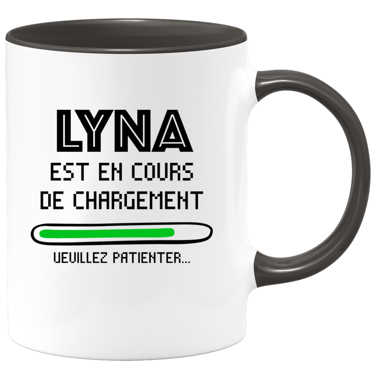 quotedazur - Mug Lyna Est En Cours De Chargement Veuillez Patienter - Cadeau Lyna Prénom Femme Personnalisé - Cadeau Annniversaire Noël Adolescent Collègue