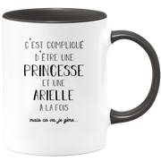 quotedazur - Mug Prénom Arielle Compliqué D'Être Une Princesse Et Une Arielle Mais Ca Va Je Gère - Cadeau Humour Prénom - Idée Cadeau  Saint Valentin - Tasse Prénom Arielle - Idéal Pour Noël