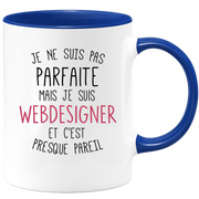 quotedazur - Mug Je Ne Suis Pas Parfaite Mais Je Suis Web-Designer Et C'Est Presque Pareil - Cadeau Humour Métier Travail - Idée Cadeau Designer Pot De Départ Cheffe  - Tasse Cadeau Noël