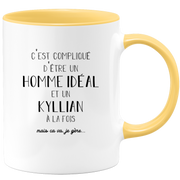 quotedazur - Mug Compliqué D'Être Un Homme Idéal Et Un Kyllian Mais Ça Va Je Gère - Cadeau Humour Prénom - Idée Cadeau Famille Saint Valentin - Tasse Prénom Kyllian