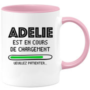 quotedazur - Mug Adelie Est En Cours De Chargement Veuillez Patienter - Cadeau Adelie Prénom Femme Personnalisé - Cadeau Annniversaire Noël Adolescent Collègue