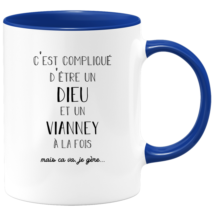 quotedazur - Mug Compliqué D'Être Un Dieu Et Un Vianney Mais Ça Va Je Gère - Cadeau Humour Prénom - Idée Cadeau Famille Saint Valentin - Tasse Prénom Vianney