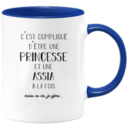 quotedazur - Mug Prénom Assia Compliqué D'Être Une Princesse Et Une Assia Mais Ca Va Je Gère - Cadeau Humour Prénom - Idée Cadeau  Saint Valentin - Tasse Prénom Assia - Idéal Pour Noël