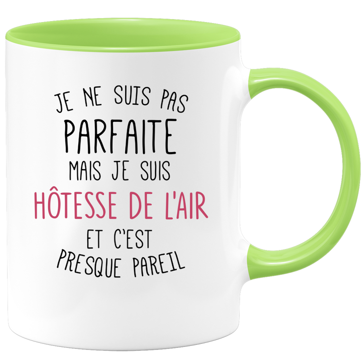 quotedazur - Mug Je Ne Suis Pas Parfaite Mais Je Suis Hotesse De L Air Et C'Est Presque Pareil - Cadeau Humour Métier Travail  - Idée Cadeau Hotesse De L Air Pot De Départ Cheffe  - Tasse Cadeau Noël