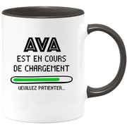 quotedazur - Mug Ava Est En Cours De Chargement Veuillez Patienter - Cadeau Ava Prénom Femme Personnalisé - Cadeau Annniversaire Noël Adolescent Collègue