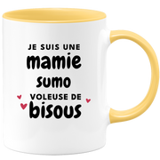 quotedazur - Mug Je Suis Une Mamie Sumo Voleuse De Bisous - Cadeau Fête Des Grand Mères Original - Idée Cadeau Pour Anniversaire Mémé Sumo - Cadeau Future Mamy Naissance