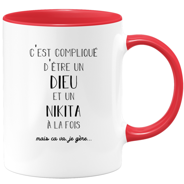 quotedazur - Mug Compliqué D'Être Un Dieu Et Un Nikita Mais Ça Va Je Gère - Cadeau Humour Prénom - Idée Cadeau Famille Saint Valentin - Tasse Prénom Nikita