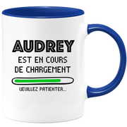 quotedazur - Mug Audrey Est En Cours De Chargement Veuillez Patienter - Cadeau Audrey Prénom Femme Personnalisé - Cadeau Annniversaire Noël Adolescent Collègue