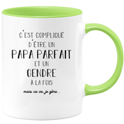 quotedazur - Mug C'est Compliqué d'Être un Papa Parfait et un Gendre mais Ça Va Je Gère - Idée Cadeau Humoristique pour Anniversaire, Fête des Pères