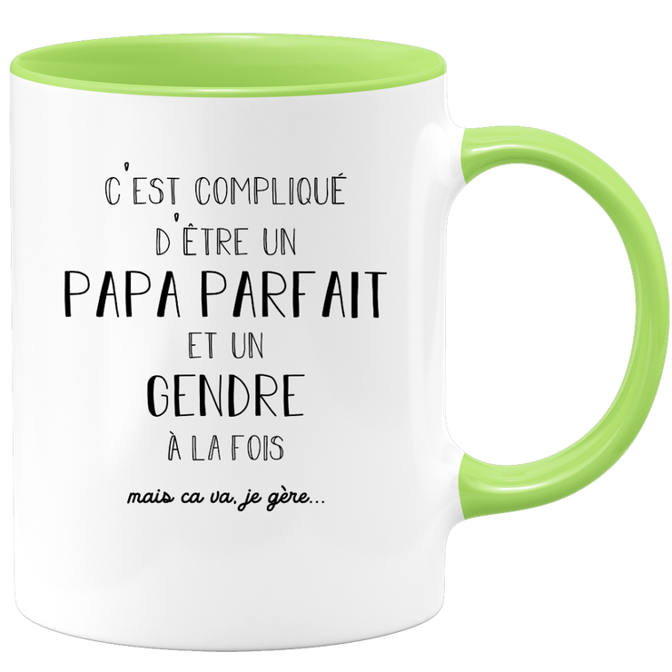 quotedazur - Mug C'est Compliqué d'Être un Papa Parfait et un Gendre mais Ça Va Je Gère - Idée Cadeau Humoristique pour Anniversaire, Fête des Pères