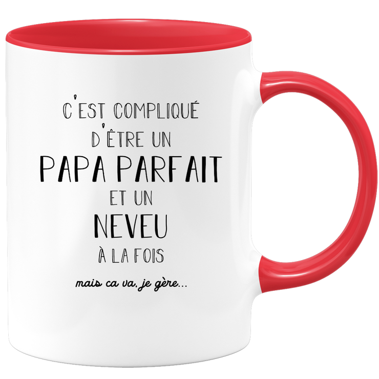 quotedazur - Mug C'est Compliqué D'Être Un Papa Parfait Et Un Neveu Mais Ça Va Je Gère - Cadeau Humoristique Famille et Fête des Pères