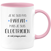quotedazur - Mug Je Ne Suis Pas Parfait Mais Je Suis Electricien  - Cadeau Humour Métier Travail - Idée Cadeau Pot De Départ Chef Mutation - Tasse Cadeau Retraite Noël Au Bureau
