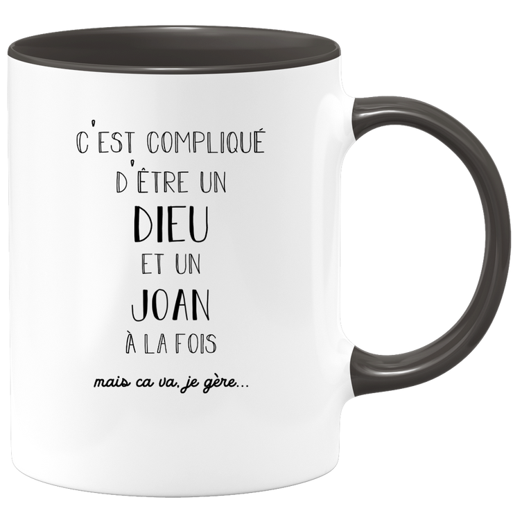 quotedazur - Mug Compliqué D'Être Un Dieu Et Un Joan Mais Ça Va Je Gère - Cadeau Humour Prénom - Idée Cadeau Famille Saint Valentin - Tasse Prénom Joan