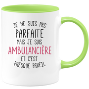 quotedazur - Mug Je Ne Suis Pas Parfaite Mais Je Suis Ambulanciere Et C'Est Presque Pareil - Cadeau Humour Métier Travail  - Idée Cadeau Ambulanciere Pot De Départ Cheffe  - Tasse Cadeau Noël