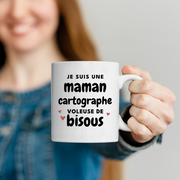 quotedazur - Mug Je Suis Une Maman Cartographe Voleuse De Bisous - Cadeau Fête Des Mères Original - Idée Cadeau Pour Anniversaire Maman - Cadeau Pour Future Maman Naissance