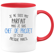 quotedazur - Mug Je Ne Suis Pas Parfait Mais Je Suis Chef De Projet Et C'Est Presque Pareil - Cadeau Humour Métier Travail  - Idée Cadeau Chef De Projet Pot De Départ Chef - Tasse Cadeau Noël