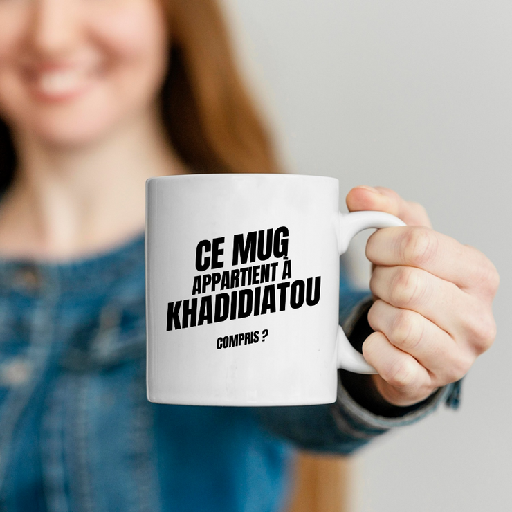 Mug Ce mug appartient à Khadidiatou, compris ?