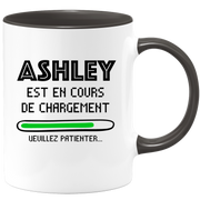 quotedazur - Mug Ashley Est En Cours De Chargement Veuillez Patienter - Cadeau Ashley Prénom Femme Personnalisé - Cadeau Annniversaire Noël Adolescent Collègue
