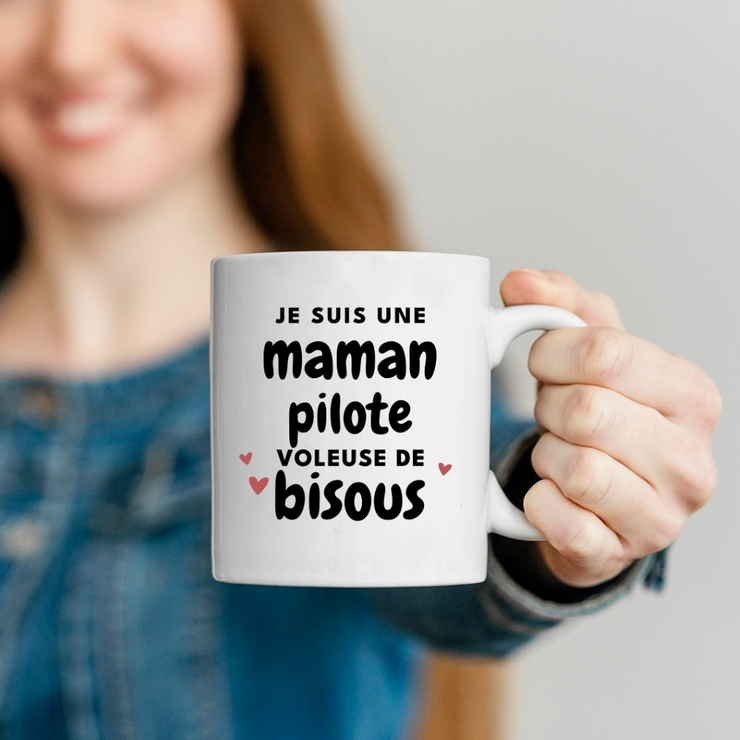 quotedazur - Mug Je Suis Une Maman Pilote Voleuse De Bisous - Cadeau Fête Des Mères Original - Idée Cadeau Pour Anniversaire Maman - Cadeau Pour Future Maman Naissance