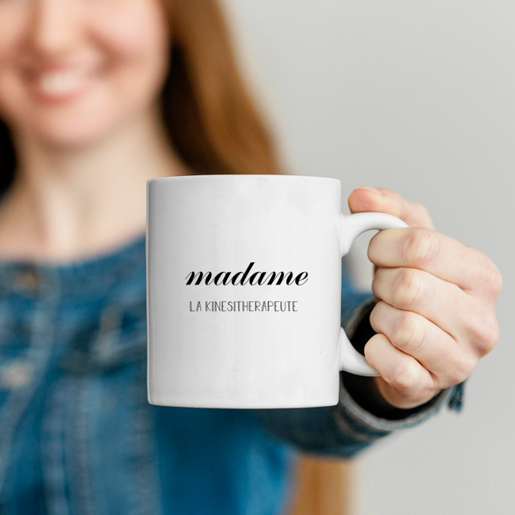 quotedazur - Mug Madame La Kinesitherapeute - Cadeau Pour Kinesitherapeute - Cadeau Personnalisé Pour Femme - Cadeau Original Anniversaire Ou Noël