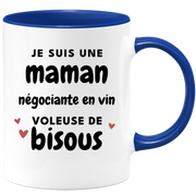 quotedazur - Mug Je Suis Une Maman Négociante en vin Voleuse De Bisous - Cadeau Fête Des Mères Original - Idée Cadeau Pour Anniversaire Maman - Cadeau Pour Future Maman Naissance