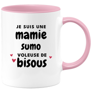 quotedazur - Mug Je Suis Une Mamie Sumo Voleuse De Bisous - Cadeau Fête Des Grand Mères Original - Idée Cadeau Pour Anniversaire Mémé Sumo - Cadeau Future Mamy Naissance