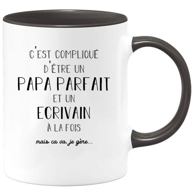 quotedazur - Mug Papa Parfait Et Ecrivain A La Fois Mais Je Gère - Tasse Cadeau Papa Fête Des Pères Anniversaire - Cadeau Pour Jeune Ou Futur Papa Suite À Une Naissance