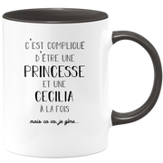 quotedazur - Mug Prénom Cecilia Compliqué D'Être Une Princesse Et Une Cecilia Mais Ca Va Je Gère - Cadeau Humour Prénom - Idée Cadeau  Saint Valentin - Tasse Prénom Cecilia - Idéal Pour Noël