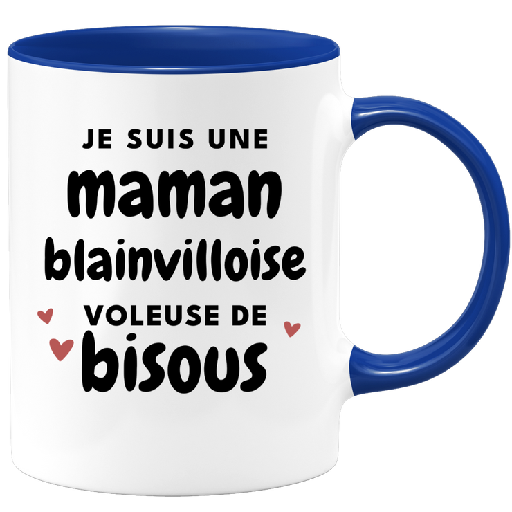 quotedazur - Mug Je Suis Une Maman Blainvilloise Voleuse De Bisous - Cadeau Pour Blainvilloise - Cadeau Personnalisé Pour Femme - Cadeau Original Pour Anniversaire, Noël, Future Maman Naissance