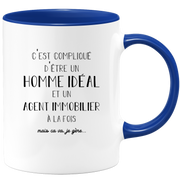 quotedazur - Mug Compliqué D'Être Un Homme Idéal Et Un Agent Immobilier  À La Fois Mais Ca Va Je Gère - Cadeau Humour Métier Travail - Idée Cadeau Pot De Départ Chef  - Tasse Cadeau Retraite Noël