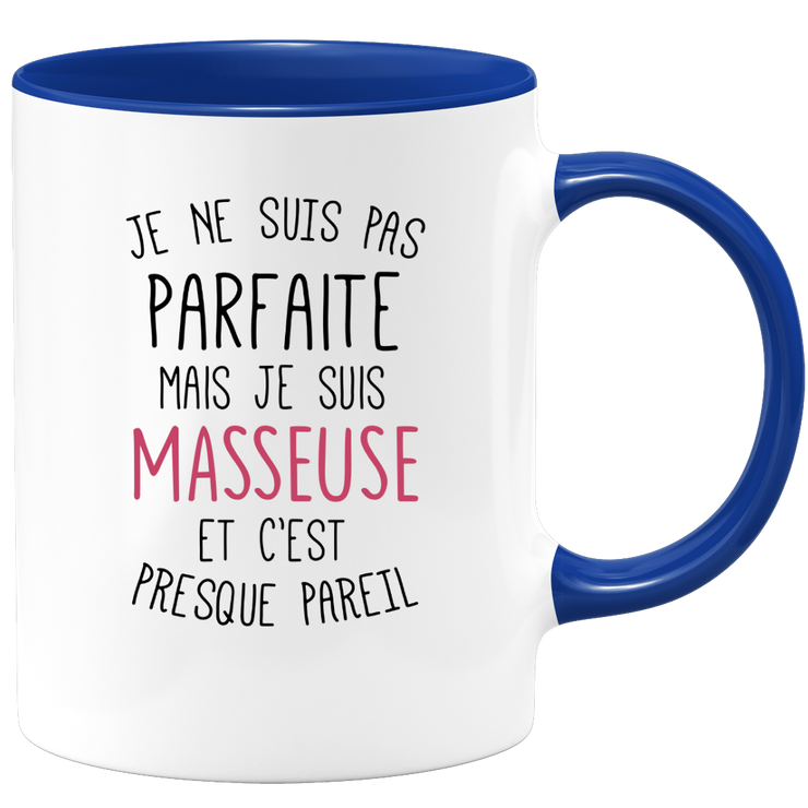 quotedazur - Mug Je Ne Suis Pas Parfaite Mais Je Suis Masseuse Et C'est Presque Pareil - Cadeau Humour Métier Travail  - Idée Cadeau Masseuse Pot De Départ Cheffe Mutation - Tasse Cadeau Noël Bureau
