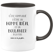 quotedazur - Mug Compliqué D'Être Un Homme Idéal Et Un Boulanger  À La Fois Mais Ca Va Je Gère - Cadeau Humour Métier Travail - Idée Cadeau Pot De Départ Chef  - Tasse Cadeau Retraite Noël