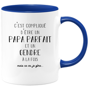 quotedazur - Mug C'est Compliqué d'Être un Papa Parfait et un Gendre mais Ça Va Je Gère - Idée Cadeau Humoristique pour Anniversaire, Fête des Pères